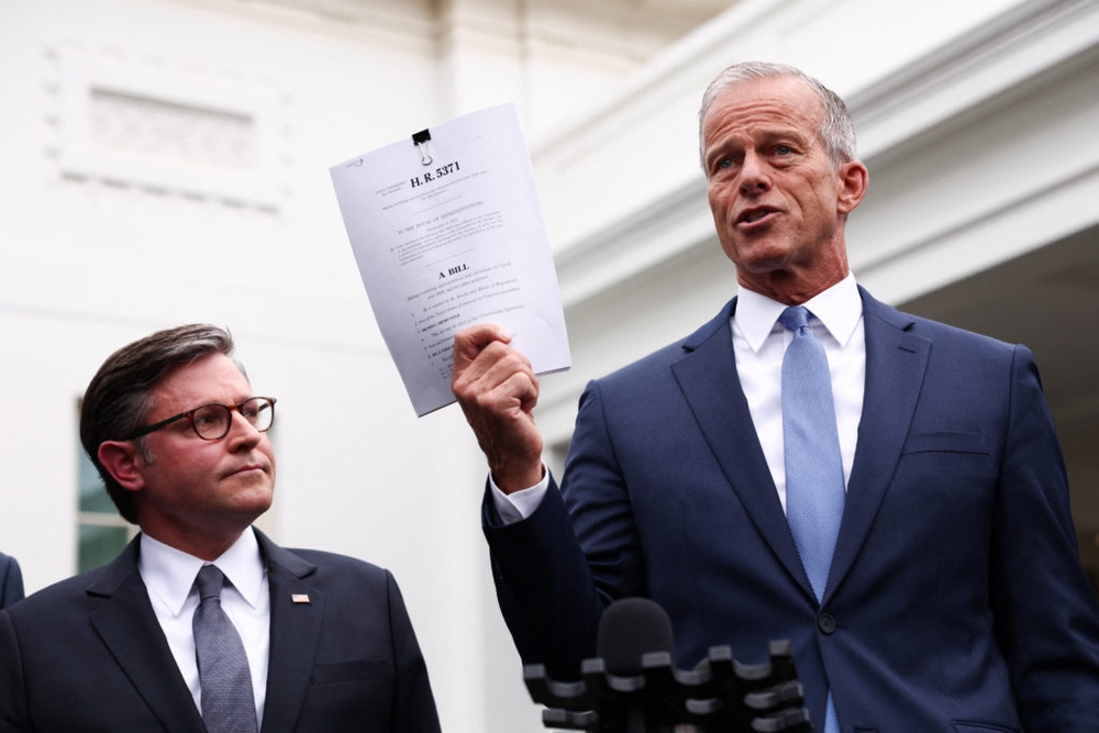 img of America's Shame: Government Shutdown Looms as Politicians Fail the People