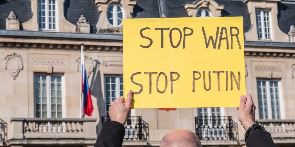 img of The AI Analogy: Western Hysteria and the Fabrication of a Russian Monster
