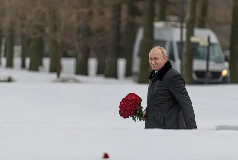 img of The Fossil Fuel Cage: How Putin's Russia Chooses Underdevelopment Over Modernization
